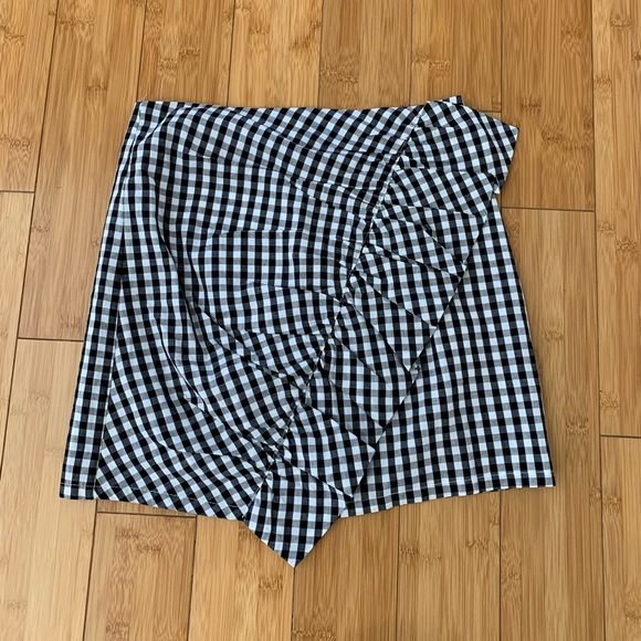 Lulu’s Gingham Mini Skirt - XS - Picture 2 of 8